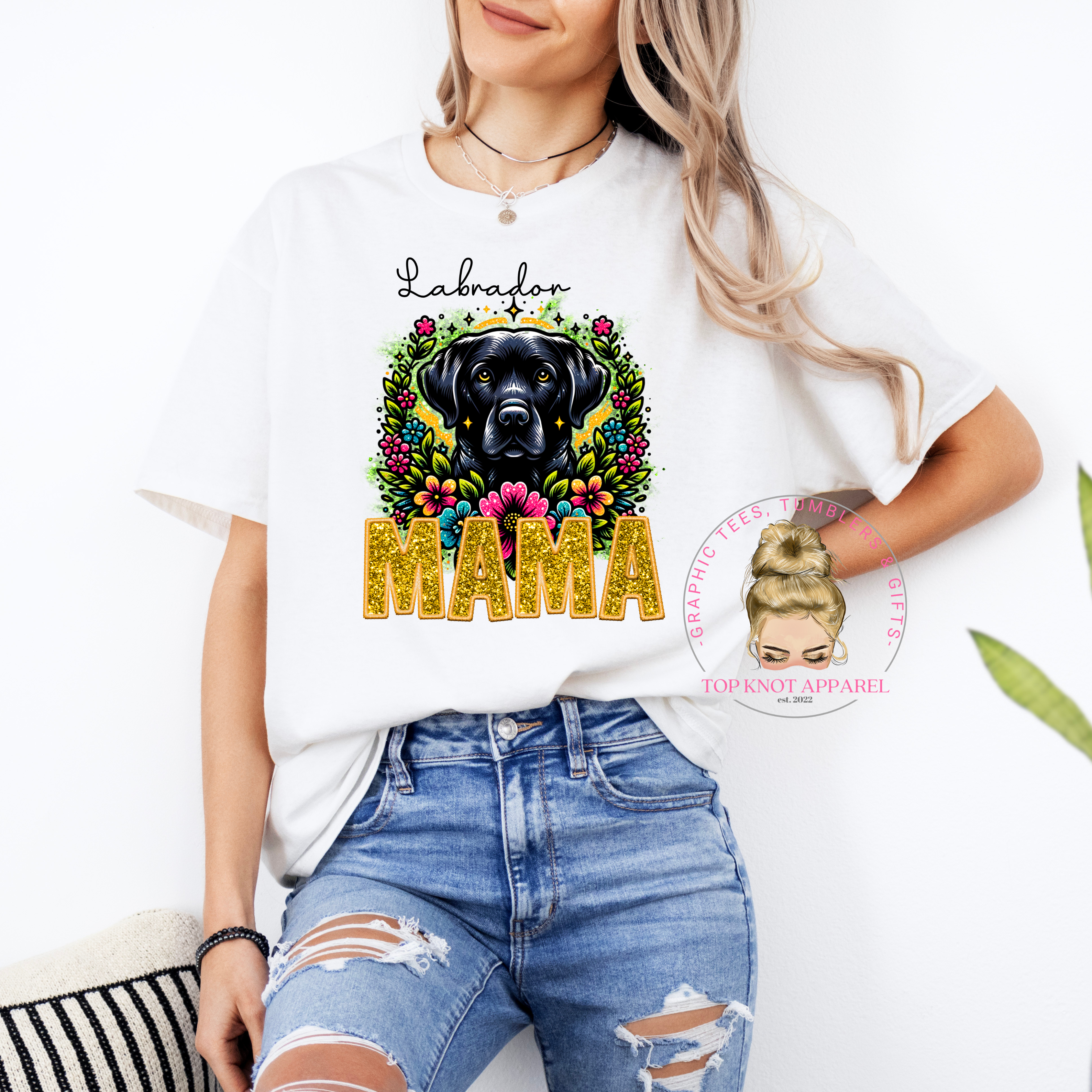 Black Labrador Mama T-shirt